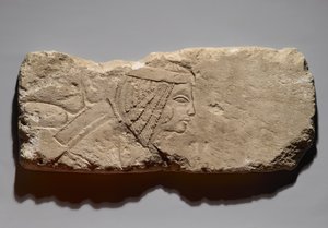 Alívio de uma mulher, possivelmente de Tell el-Amarna, Novo Reino, c.1353-1336 aC (calcário)