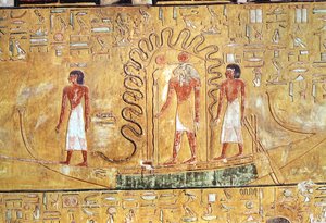O deus do sol Ra em sua barca solar, protegido pelas espirais de uma serpente, do túmulo de Seti I (1394-1279 aC) Novo reino (calcário pintado)