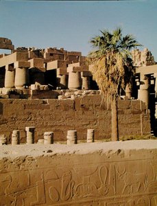 Muralha de Ramsés II e o Templo de Tutmés de Egyptian 19th Dynasty