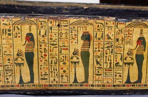 Detalhe da base exterior do caixão da múmia de Nesyamun, possivelmente encontrada em Deir El-Bahri, New Kingdom, c.1100 BC (madeira pintada) de Egyptian 20th Dynasty