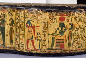 Detalhe da base exterior do caixão da múmia de Nesyamun, possivelmente encontrada em Deir El-Bahri, New Kingdom, c.1100 BC (madeira pintada) de Egyptian 20th Dynasty