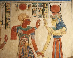 Egipto, Luxor, Tebas Antiga, Vale das Rainhas, Túmulo de Amonherkhopeshaf, pintado em relevo representando o Faraó Ramsés III em frente de Ísis