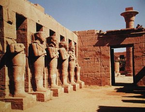 Pilares de Osiride no Templo de Ramsés III (c.1184-1153 aC) Novo Reino