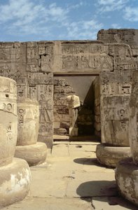 Estátua, de, ramesses, em, um, capela, guiando, de, a, Hypostyle, corredor, de, a, necrotério templo, de, ramesses, iii, (c.1184-1153, bc), novo, reino