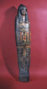 Sarcófago para uma jovem chamada Senhora da Casa Djed-montu-iues-ankh, esposa de Pamiu, Terceiro Período Intermediário, 850-730 AC (gesso policromado) (para detalhes ver 83358) de Egyptian 22nd Dynasty