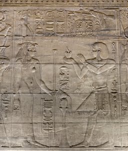 Alívio no santuário interior, templo de Filae, Assuão, Egipto