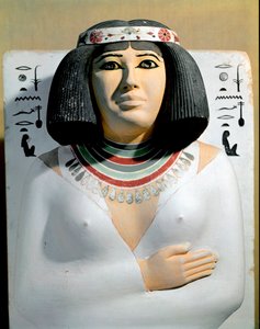 Antiguidade egípcia: Nofret, esposa do sumo sacerdote de Heliopolis e príncipe de Pe Rahotep. Detalhe da escultura em calcário pintado. 4ª dinastia. Desde a mastaba de Rahotep até Meidoum. Museu Egípcio, Cairo.