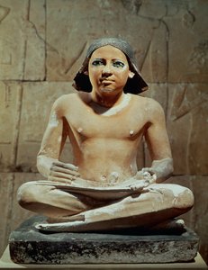 Escriba sentado segurando um pergaminho (escultura)