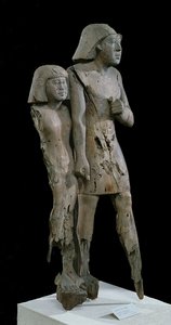 Casal anônimo conhecido como Casal de Memphis, Antigo Reino (madeira de acácia) (ver também 105656)