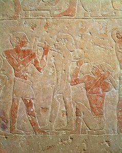 Relevo retratando dois escultores esculpindo uma estátua, da mastaba de Kaemrehu, Saqqara, Império Antigo, c.2325 aC (calcário pintado)