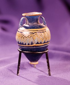 Ânfora, século 3-4 a.C. (vidro) de Egyptian Egyptian