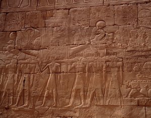 Antiguidade egípcia: alívio do templo de Karnak (Karnac), Luxor, Egipto