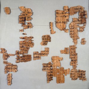 Antiquite egípcia: fragmentos do papiro conhecido como o Cónego Real ou "papiro real" contendo a lista de faraós da 1ª à 17ª dinastia. Turim, museu egípcio de Egyptian Egyptian