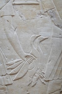 Mão segurando 2 gansos pelas asas, túmulo de Ramose de Egyptian Egyptian