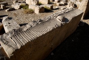 Antiquite egípcio: arquitrave do templo dedicado a Hathor, Denderah, Egito de Egyptian Ptolemaic Period