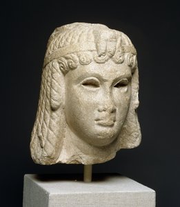 Cabeça de uma rainha usando uma peruca pesada, possivelmente Cleópatra VII (69-30 AC) (mármore) de Egyptian Ptolemaic Period