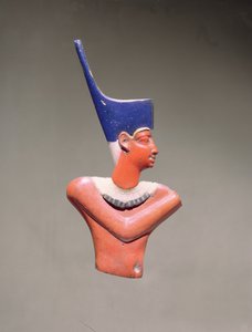 Figura de embutir de um rei (vidro opaco com traços de douração)