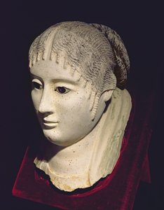 Cabeça de mulher (estuque pintado)