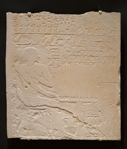 Relevo do túmulo de Khnumti, c.2345-2184 a.C. (pedra calcária branca) de Egyptian School