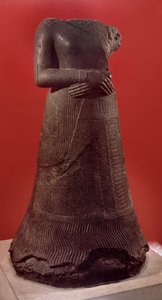 Estátua de Napirasu, esposa do Rei Elamita Untash-Napirisha, c.1340-1300 a.C. (bronze e cobre)