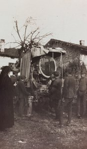 Álbum da Primeira Guerra Mundial em Friuli-Venezia Giulia: carro fotoelétrico, 01-04/1916 (foto a p/b) de Elena Bianconcini