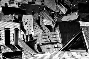 Telhados geométricos da cidade de Elena Raceala