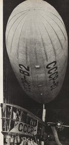 A União Soviética começou a construir dirigíveis. Ilustração da URSS Builds Socialism, 1933. de Eliezer Markowich Lissitzky