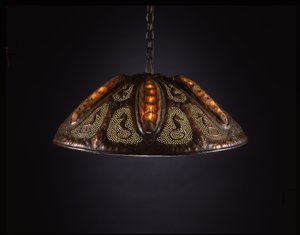 Candelabro, c.1910 (concha de cobre e chiton) de Elizabeth Eaton Burton