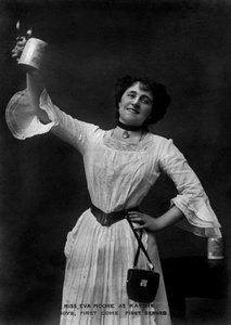 Eva Moore como Kathie em Meninos, Primeiro a chegar, Primeiro a ser servido, 1903.