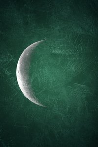 Lua Crescente Verde Mística de Ema Paraschiv