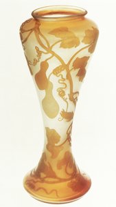 Vaso de Nancy, França, c.1900 (vidro revestido, laminado e turvado)