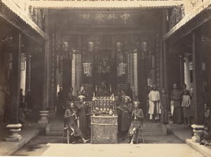 Cerimônia religiosa no pagode chinês de Cholen, Saigon, Cochinchina, 1866. de Emile Gsell
