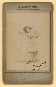Uma menina da alegria - Decima Moore de English Photographer