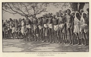 Grupos de nativos nas obras de socorro em Deori Panagar, perto de Jubbulpore de English Photographer