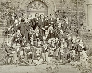 Uma fotografia da casa na faculdade de Eton, 1870s