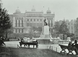 Alhambra, Leicester Square, Westminster LB: lado leste, 1895 de English Photographer