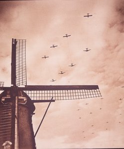 Planadores de reboque aliados que transportam tropas aerotransportadas sobre a Holanda, Batalha de Arnhem de English Photographer