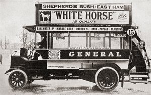 Um ônibus, c.1910, da história de vinte e cinco anos, publicado em 1935 de English Photographer