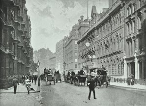 Lojas do Exército e da Marinha, Victoria Street, Westminster LB: olhando para o leste pela Francis Street, 1895 de English Photographer