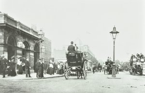 Estação de Baker Street, Marylebone Road, Westminster LB: olhando para o leste por Baker Street, 1895 de English Photographer