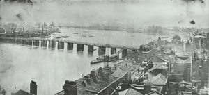 Ponte Battersea: vista da Torre da Igreja de Chelsea, 1875 de English Photographer