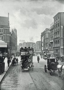 Rua Bishopsgate (sem), olhando para Leste a partir de Liverpool Street (foto a p/b) de English Photographer
