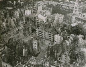 Imagens de dano de bomba do topo da Catedral de St Pauls de English Photographer