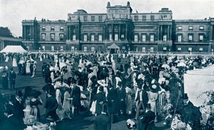Festa do Jardim do Palácio de Buckingham, 1911 de English Photographer