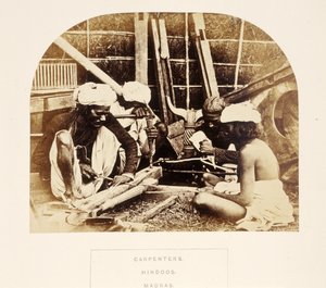 Carpenters, Hindoos, Madras, de The People of India, por J. Forbes Watson, publicado em 1868 (albumen print) de English Photographer