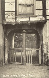 Church Gateway, Chalfont St Giles, Buckinghamshire (foto a p/b) de English Photographer