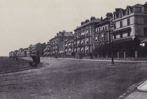 Clarence Parade, Southsea (foto a p/b) de English Photographer
