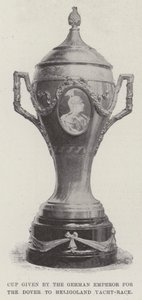 Taça dada pelo imperador alemão para o Dover para a corrida de iates de Heligoland de English Photographer