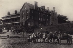 Felixstowe: Hotel Bath (foto a p/b) de English Photographer