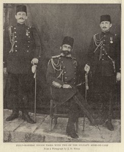 Marechal-de-campo Edhem Pasha, com dois dos Sultans Aides-de-Camp de English Photographer